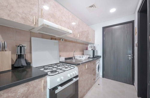 Dubai Production City Apartment | StayShort - Cozy & Quiet Studio in Production City for 3