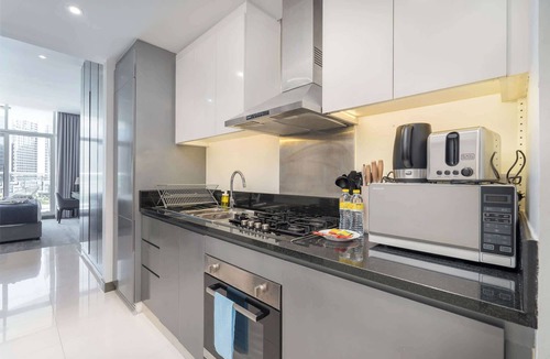 Downtown Dubai Apartment | StayShort - Elegant Studio Retreat at DAMAC Maison Prive Sleeps 4