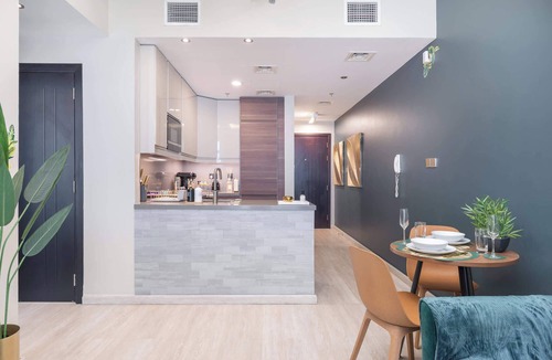 Dubai Apartment | StayShort - Peaceful 1-Bedroom with Relaxing Balcony in Liwan!