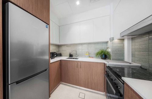 Dubai Apartment | StayShort - Stunning 2-Bedroom Apartment in Mina Rashid That Sleeps 6!
