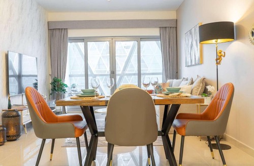 DIFC Apartment | StayShort - Stylish DIFC Apartment Sleeps 4 with Pool & Gym