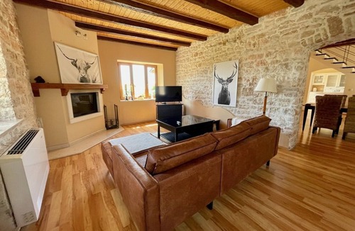 Sveti Lovrec House | Stone villa in historic surroundings