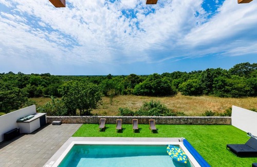 Cabrunici Villa | Stone villa with heated pool