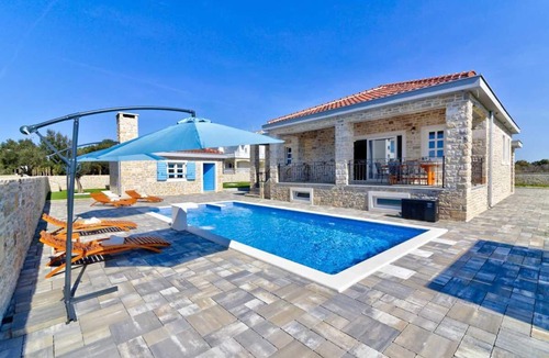 Vrsi Villa | StoneVilla by Aneo Travel