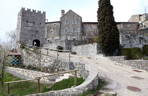 Stanjel Apartment | Studio Apartment in Reconstructed Fortress