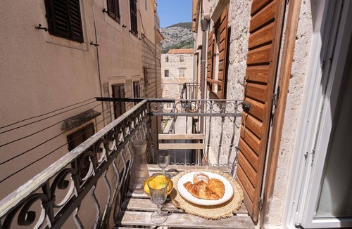 Komiza Apartment | Studio Apartment with Balcony