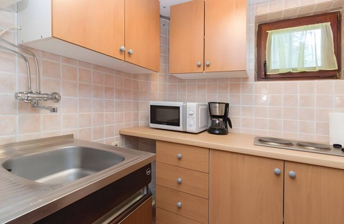 Tkon Apartment | Studio Apartment with Mountain View, WiFi, and Air Conditioning
