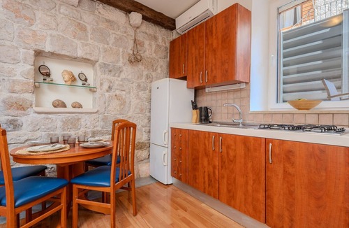 Komiza Apartment | Studio Apartment with Terrace