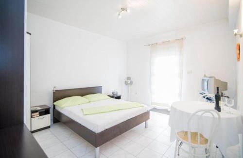 Postira Apartment | Studio apartment with terrace sea view