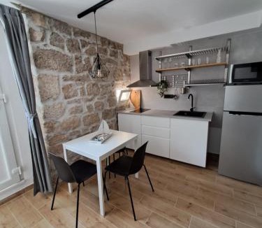 Cove Rogacic Apartment | Studio Apartments Leut & Lanterna