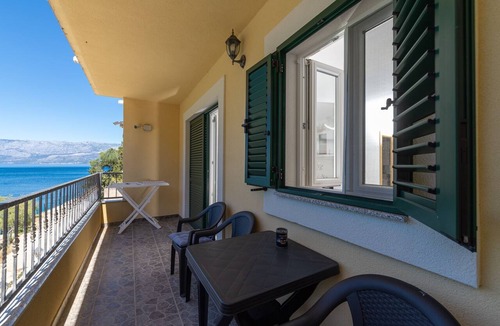 Bogomolje Apartment | Studio flat near beach Cove Mala Pogorila, Hvar (AS-27650-a)