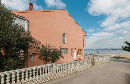 Tkon Apartment | Studio flat near beach Tkon, Pašman (AS-21391-a)
