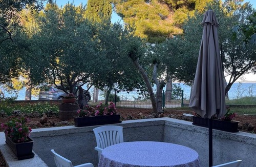 Tkon Apartment | Studio flat near beach Tkon, Pašman (AS-698-b)