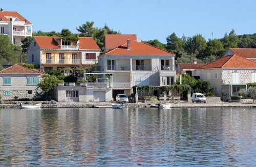 Lumbarda Apartment | Studio flat with a swimming pool by the beach Lumbarda, Korčula (AS-9303-c)