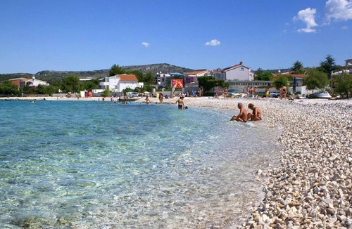 Rogoznica Apartment | Studio flat with a swimming pool by the beach Rogoznica (AS-7557-a)