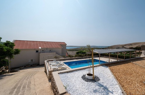 Zubovici Apartment | Studio flat with a swimming pool Zubovići, Pag (AS-9365-b)
