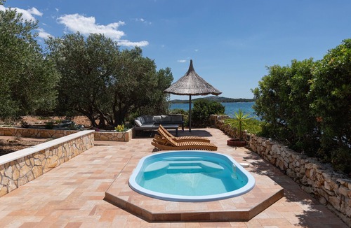 Betina Apartment | Studio flat with a swimming pool by the beach Cove Modrave, Šibenik (AS-20191-a)