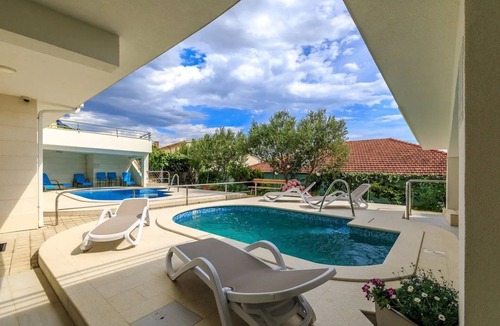 Brela Apartment | Studio flat with a swimming pool Brela, Makarska (AS-19998-a)