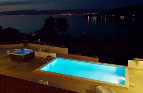 Kali Apartment | Studio flat with a swimming pool Kali, Ugljan (AS-14083-c)