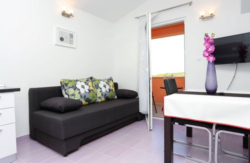 Rogoznica Apartment | Studio flat with balcony and sea view Zečevo Rtić, Rogoznica (AS-10400-a)