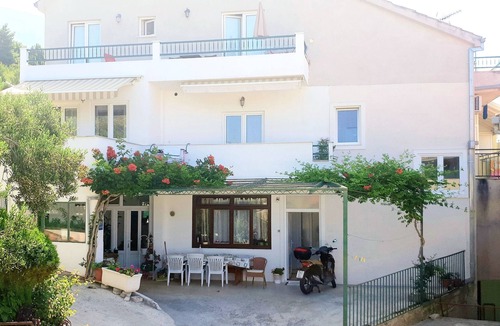 Tucepi Apartment | Studio flat with balcony and sea view Tučepi, Makarska (AS-20886-a)
