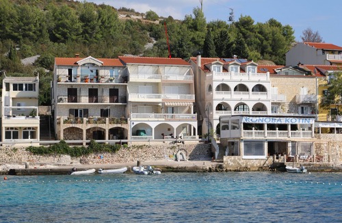 Milna Apartment | Studio flat with balcony and sea view Milna, Hvar (AS-22619-a)