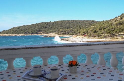 Milna Apartment | Studio flat with balcony and sea view Milna, Hvar (AS-22619-a)