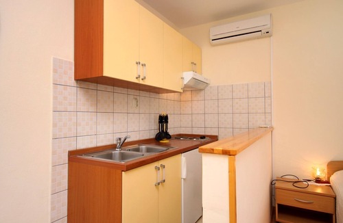 Island Hvar Apartment | Studio flat with balcony and sea view Jelsa, Hvar (AS-8798-a)