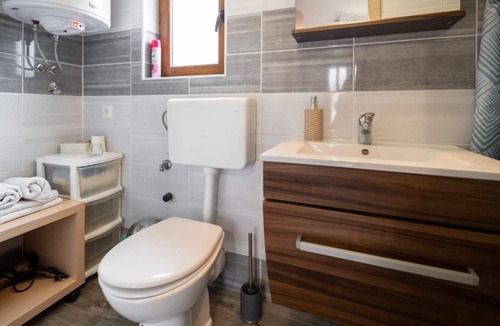 Delnice Apartment | Studio flat with hot tub Delnice, Gorski kotar (AS-24261-a)