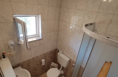 Vinisce Apartment | Studio flat with hot tub Vinišće, Trogir (AS-8660-c)