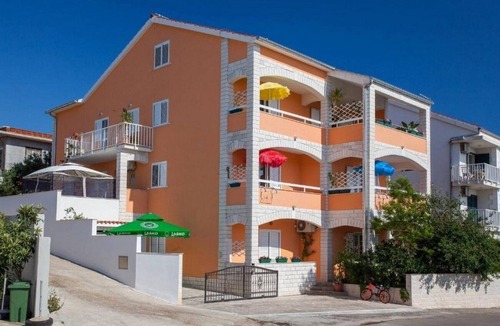Krizna luka Apartment | Studio flat with hot tub Hvar (AS-21877-a)