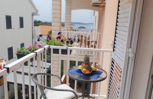 Krizna luka Apartment | Studio flat with hot tub Hvar (AS-21877-a)