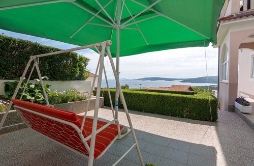 Seget Vranjica Apartment | Studio flat with terrace and sea view Seget Vranjica, Trogir (AS-12499-a)