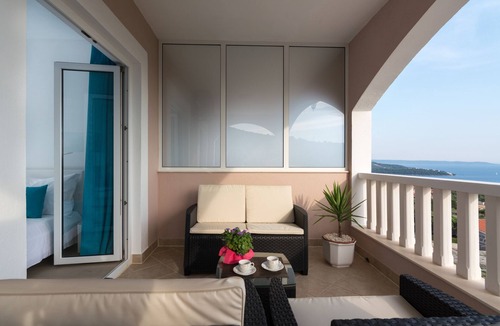 Seget Vranjica Apartment | Studio flat with terrace and sea view Seget Vranjica, Trogir (AS-12499-b)