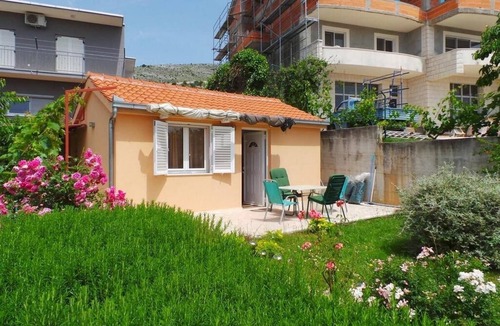 Seget Vranjica Apartment | Studio flat with terrace Seget Vranjica, Trogir (AS-19022-a)
