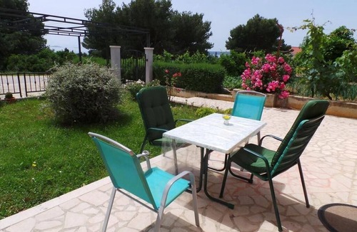 Seget Vranjica Apartment | Studio flat with terrace Seget Vranjica, Trogir (AS-19022-a)