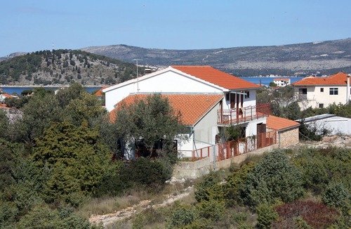 Razanj Apartment | Studio flat with terrace and sea view Ražanj, Rogoznica (AS-4864-b)