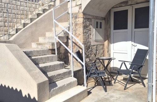 Komiza Apartment | Studio flat with terrace and sea view Komiža, Vis (AS-26985-a)