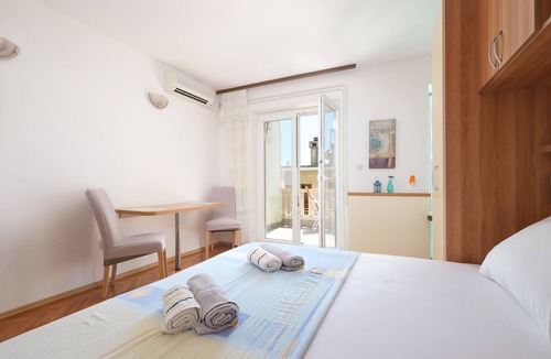 Brela Apartment | Studio flat with terrace Brela, Makarska (AS-18356-d)
