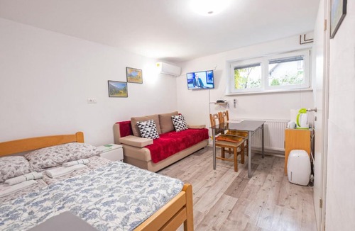 Ljubljana Apartment | Studio Southwest 2 with AirCon & FREE Parking