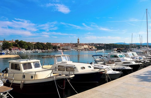 Vrbnik Apartment | Studio with barbecue only 50 m from the Adriatic Sea