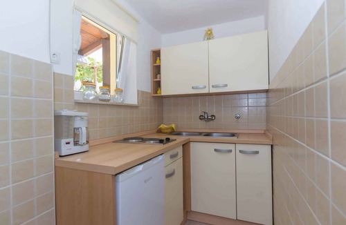 Njivice Apartment | Studio with terrace and air conditioning
