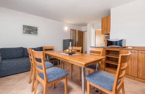 Barbat na Rabu Apartment | Stunning apartment in Barbat na Rabu with WiFi