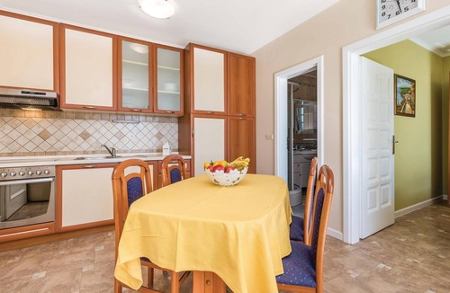 Banjol Apartment | Stunning apartment in Banjol with house sea view