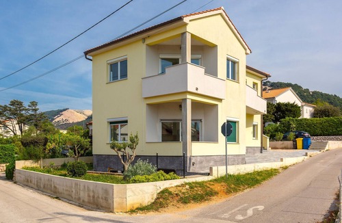 Barbat na Rabu Apartment | Stunning apartment in Barbat with WiFi