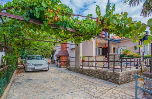 Cres Apartment | Stunning apartment in Cres with WiFi