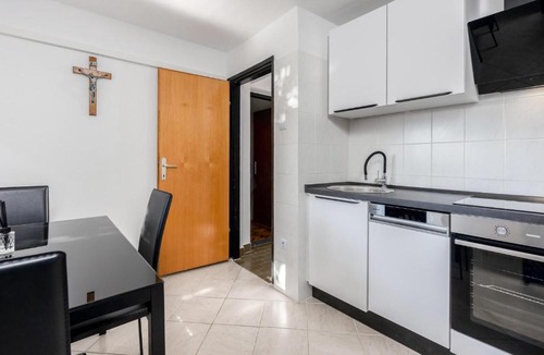 Klanfari Apartment | Stunning Apartment In Dramalj With Wifi