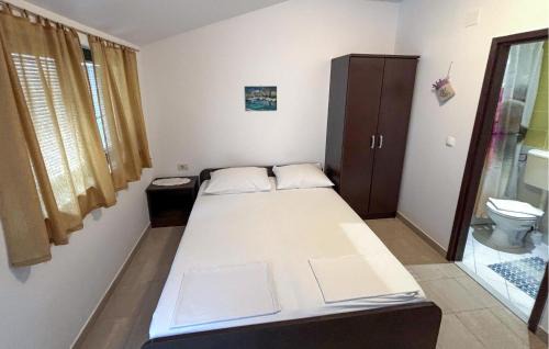 Drvenik Apartment | Stunning Apartment In Drvenik With Wifi