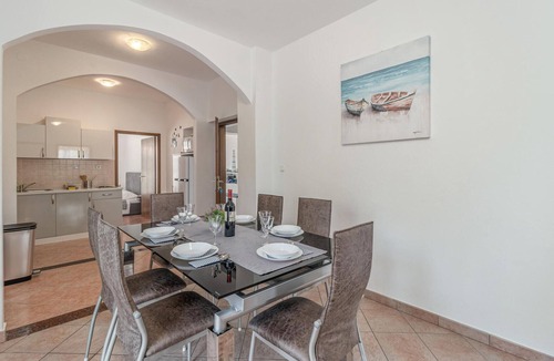 Jadranovo Apartment | Stunning apartment in Jadranovo with WiFi