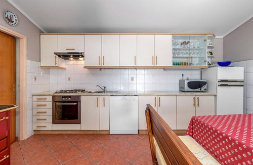 Jadranovo Apartment | Stunning apartment in Jadranovo with WiFi